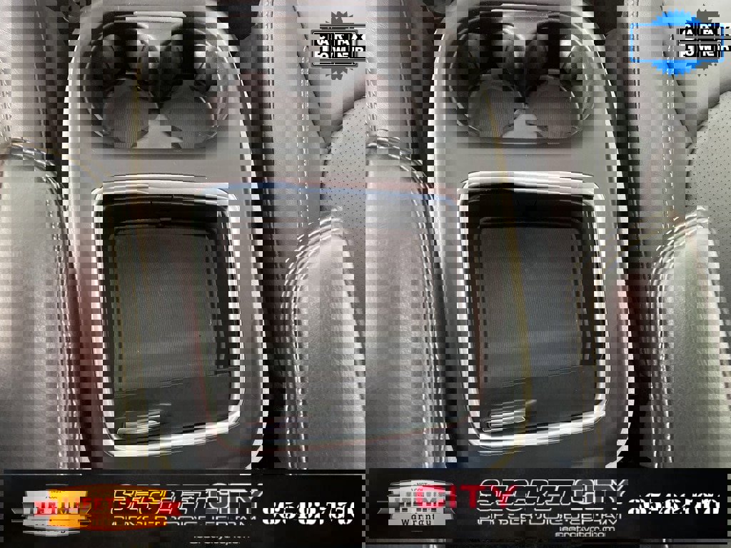 Used 2024 Chrysler Pacifica Touring-L image 25