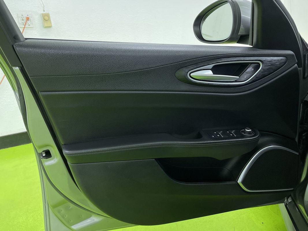 Used 2019 Alfa Romeo Giulia image 15