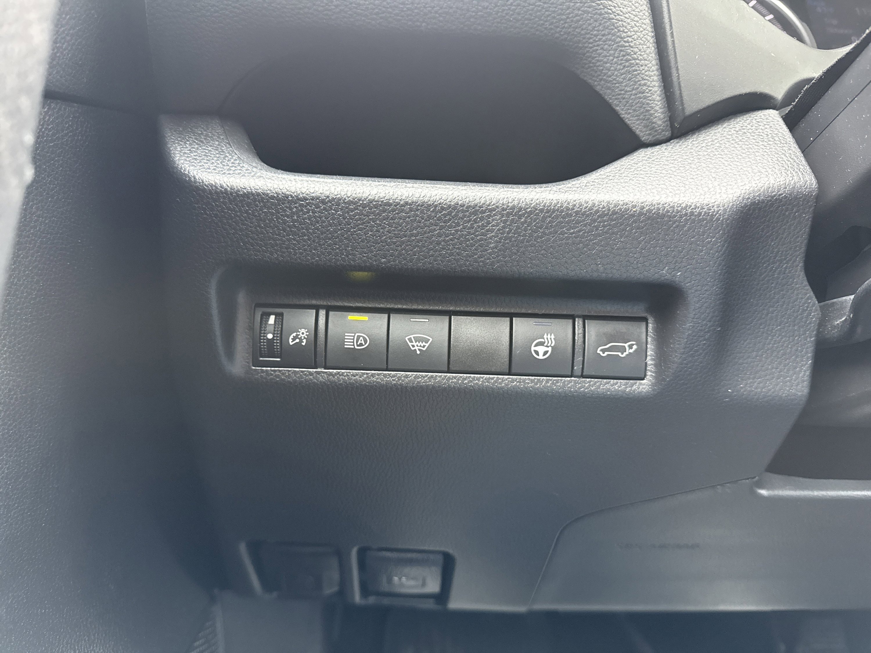 Used 2020 Toyota RAV4 XLE w/ Convenience Package image 26