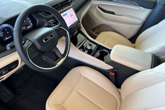 New 2025 Jeep Grand Cherokee Limited image 7