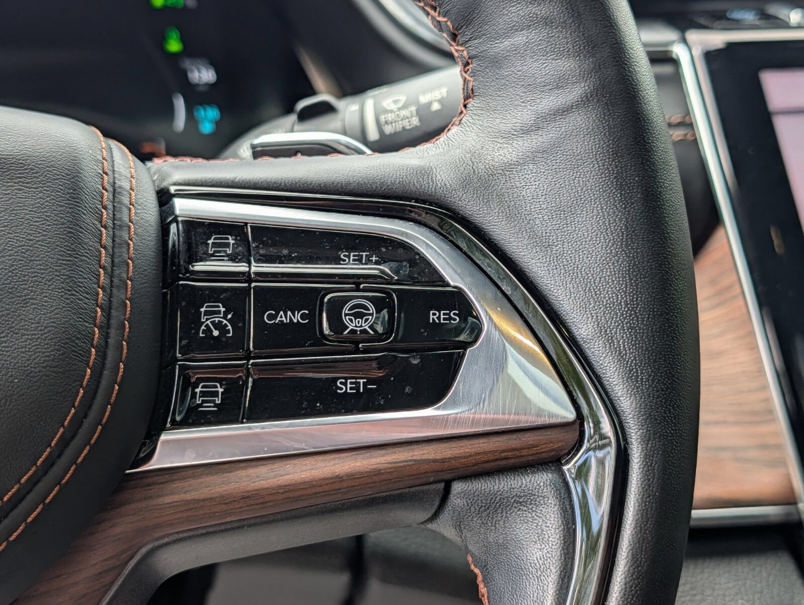 Used 2022 Jeep Grand Cherokee Summit AWD/4WD image 39