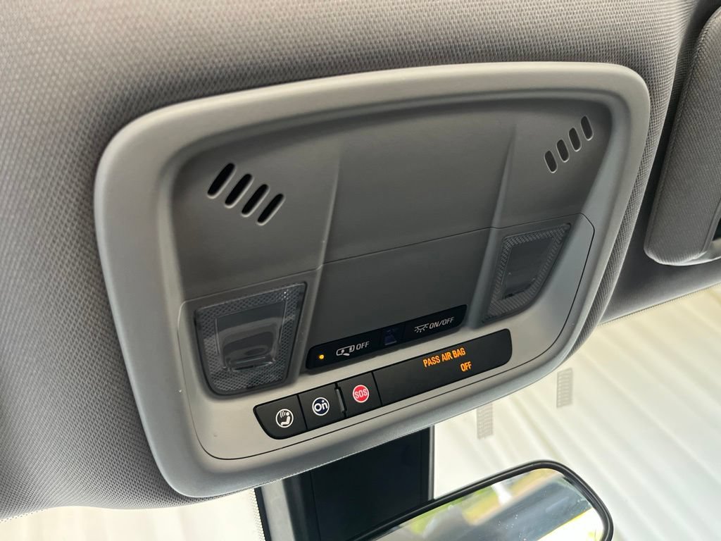 Used 2017 Chevrolet Malibu LT FWD image 15