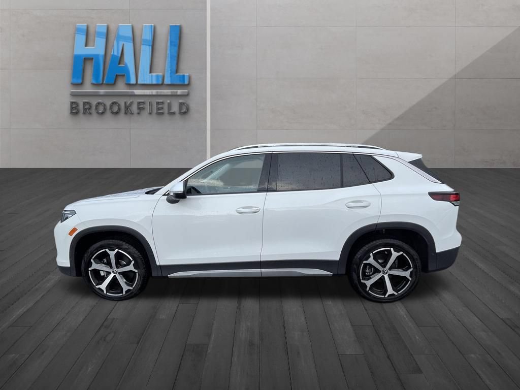 Certified 2025 Volkswagen Tiguan SE w/ Panoramic Sunroof Package AWD/4WD image 3