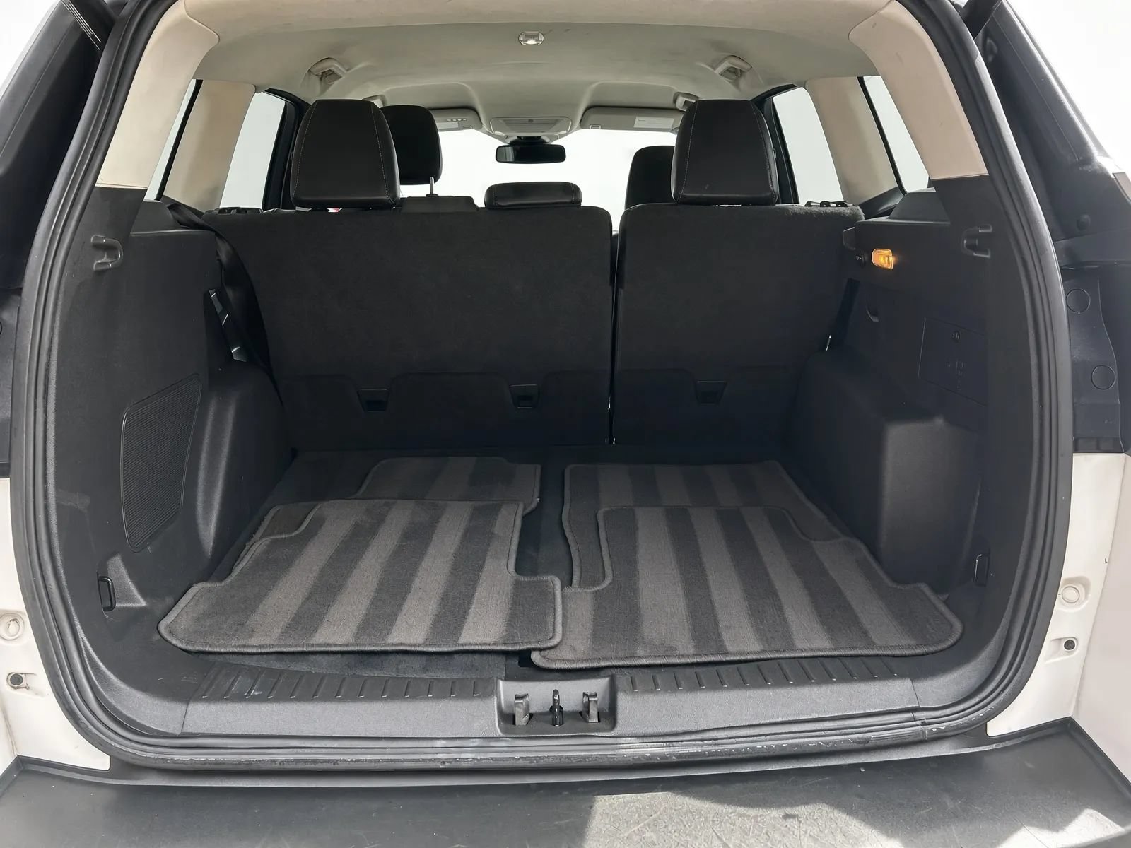 Used 2018 Ford Escape Titanium w/ Ford Safe & Smart Package AWD/4WD image 16