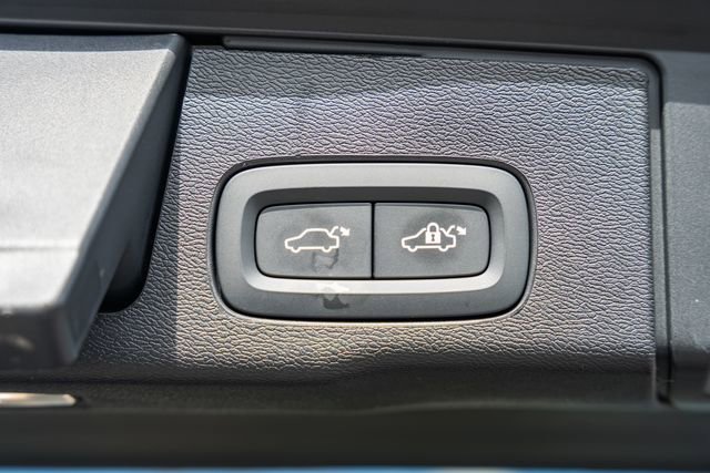 Used 2024 Volvo XC60 T8 Ultimate w/ Protection Package Premier image 11