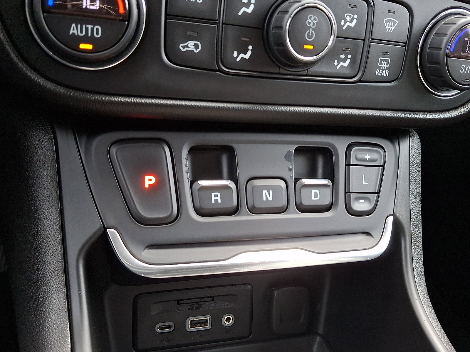 Used 2018 GMC Terrain Denali w/ Advanced Safety Package image 15