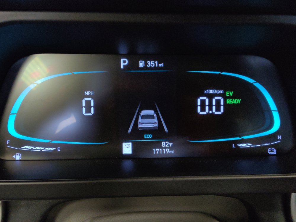 Used 2025 Hyundai Elantra Hybrid FWD image 23