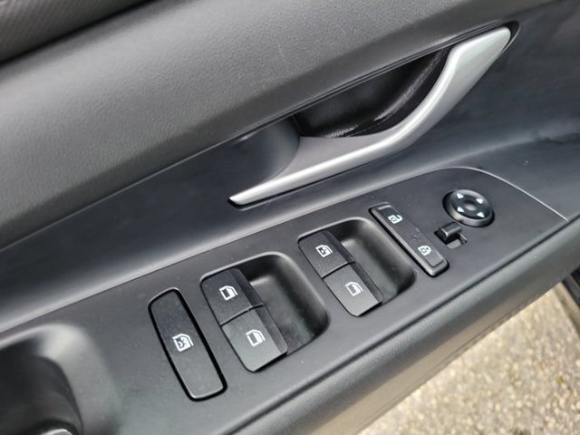 Certified 2023 Hyundai Elantra Limited FWD image 12