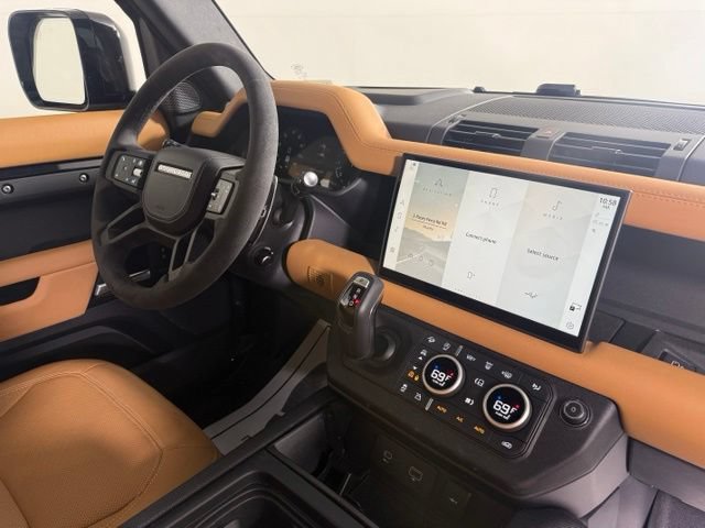 Used 2024 Land Rover Defender 90 V8 AWD/4WD image 30