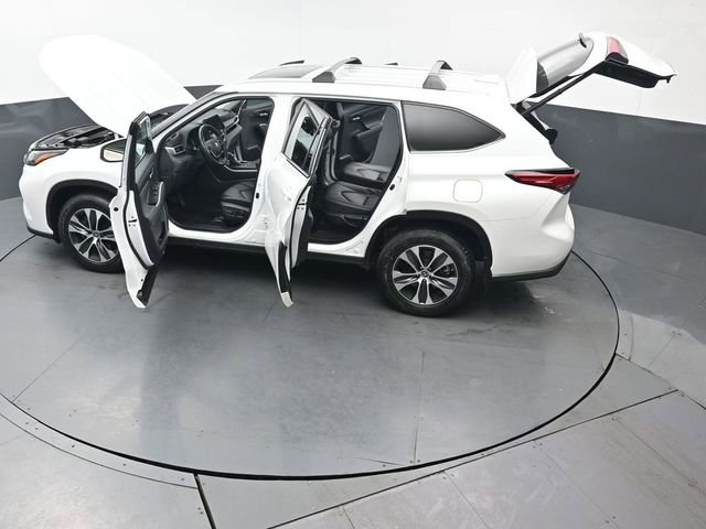 Certified 2023 Toyota Highlander XLE image 57