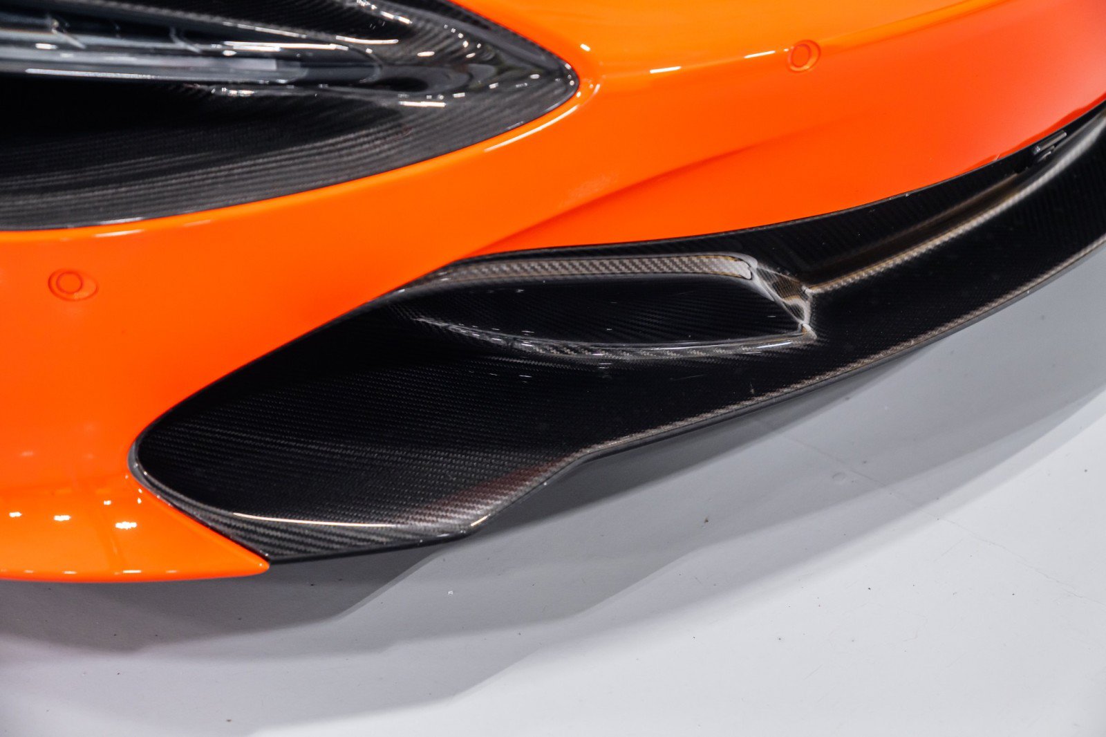Used 2019 McLaren 720S Performance RWD image 23