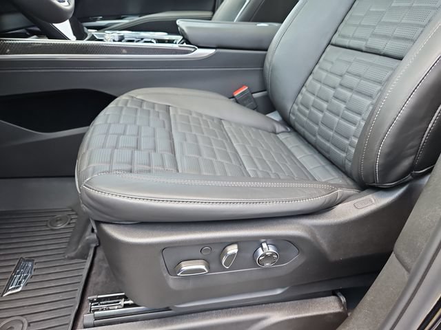 Certified 2026 Cadillac Escalade ESV V w/ LPO, ONYX Package AWD/4WD image 23