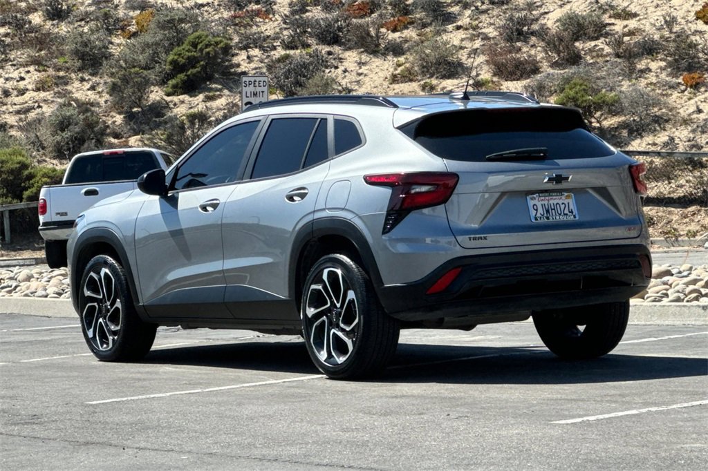 Used 2024 Chevrolet Trax RS w/ Sunroof Package image 5