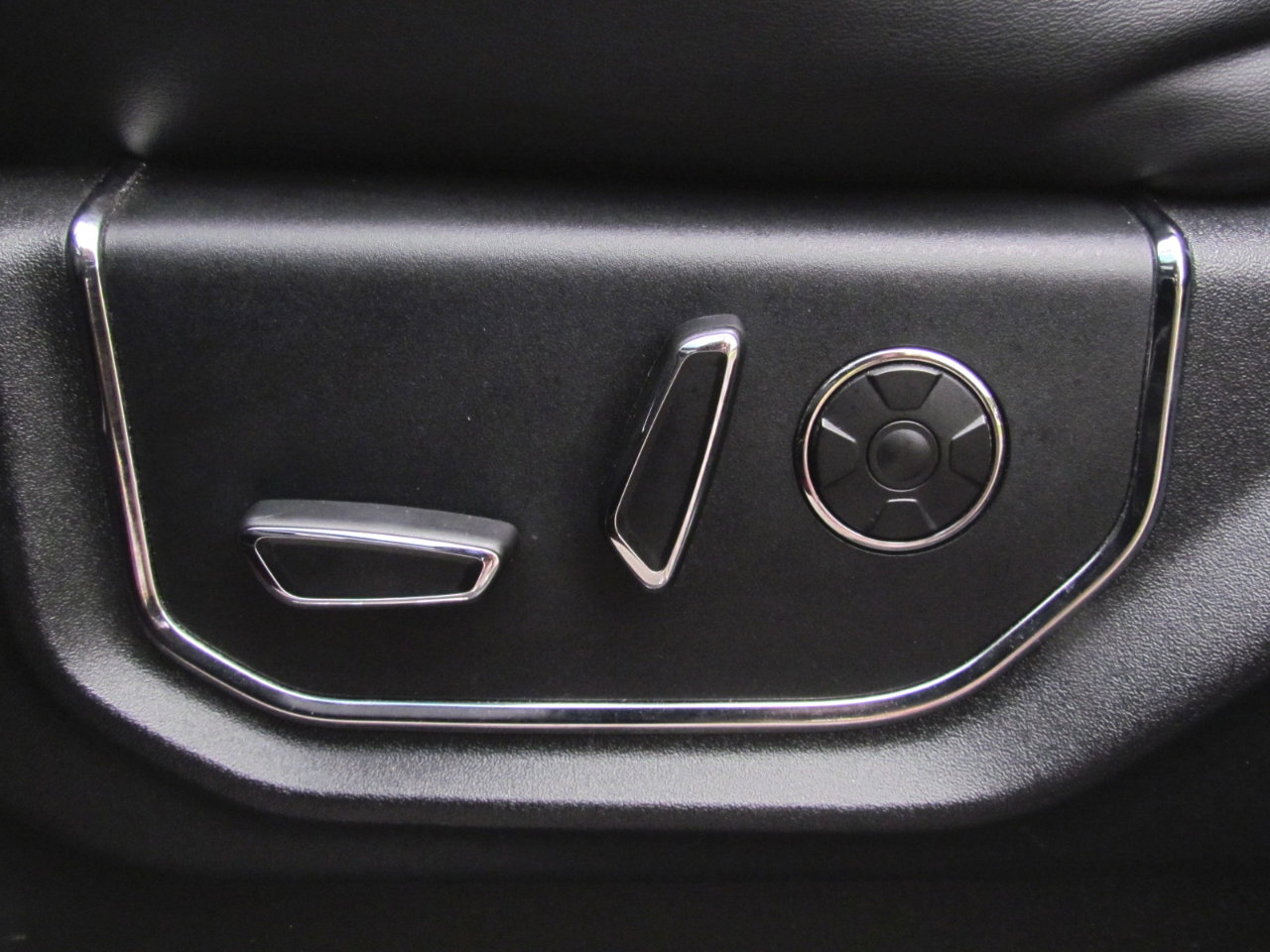 Used 2018 Ford Expedition Max Platinum image 18