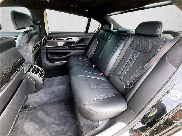 Used 2017 BMW 750i RWD image 28