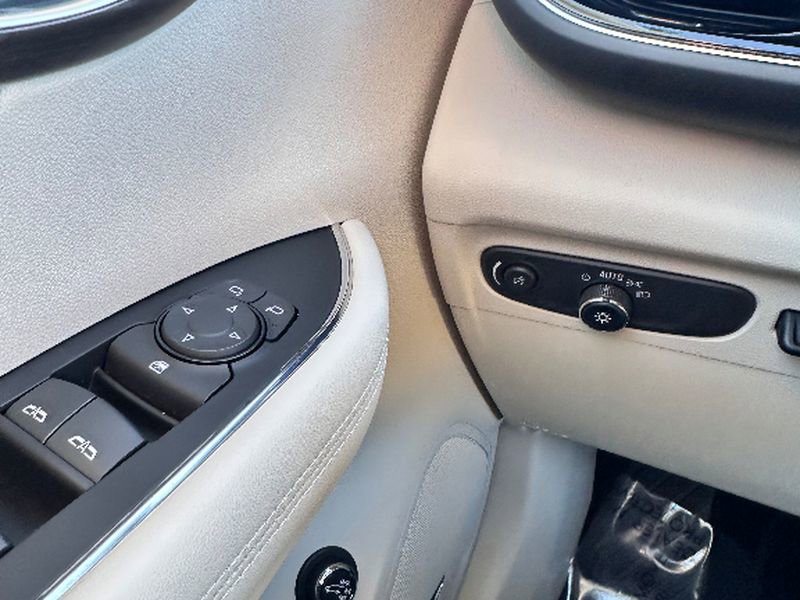 Used 2023 Buick Envision Avenir image 17