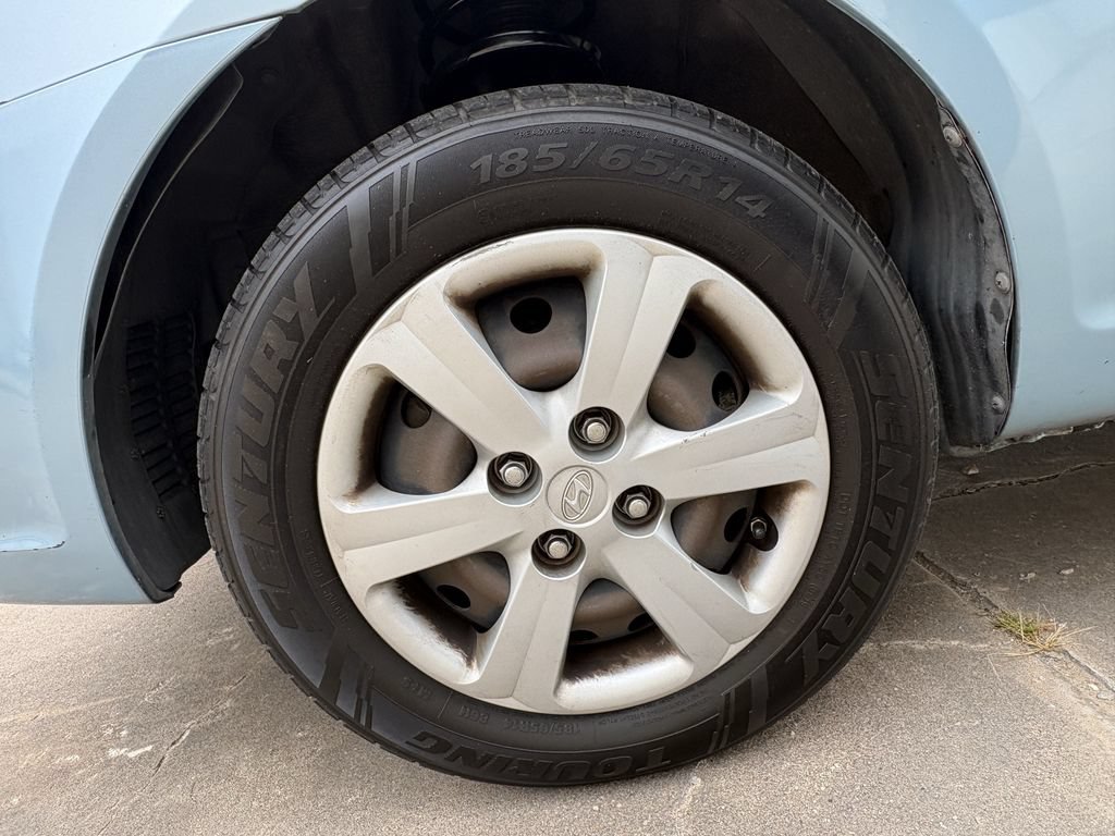 Used 2011 Hyundai Accent GLS FWD image 9