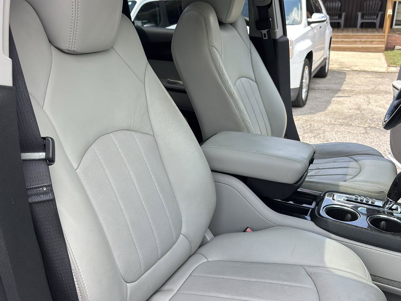 Used 2011 GMC Acadia Denali FWD image 15