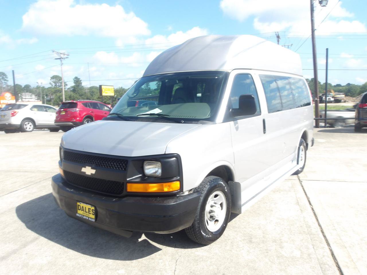 Used 2007 Chevrolet Express 2500 Passenger w/ Power and Light Package RWD image 3