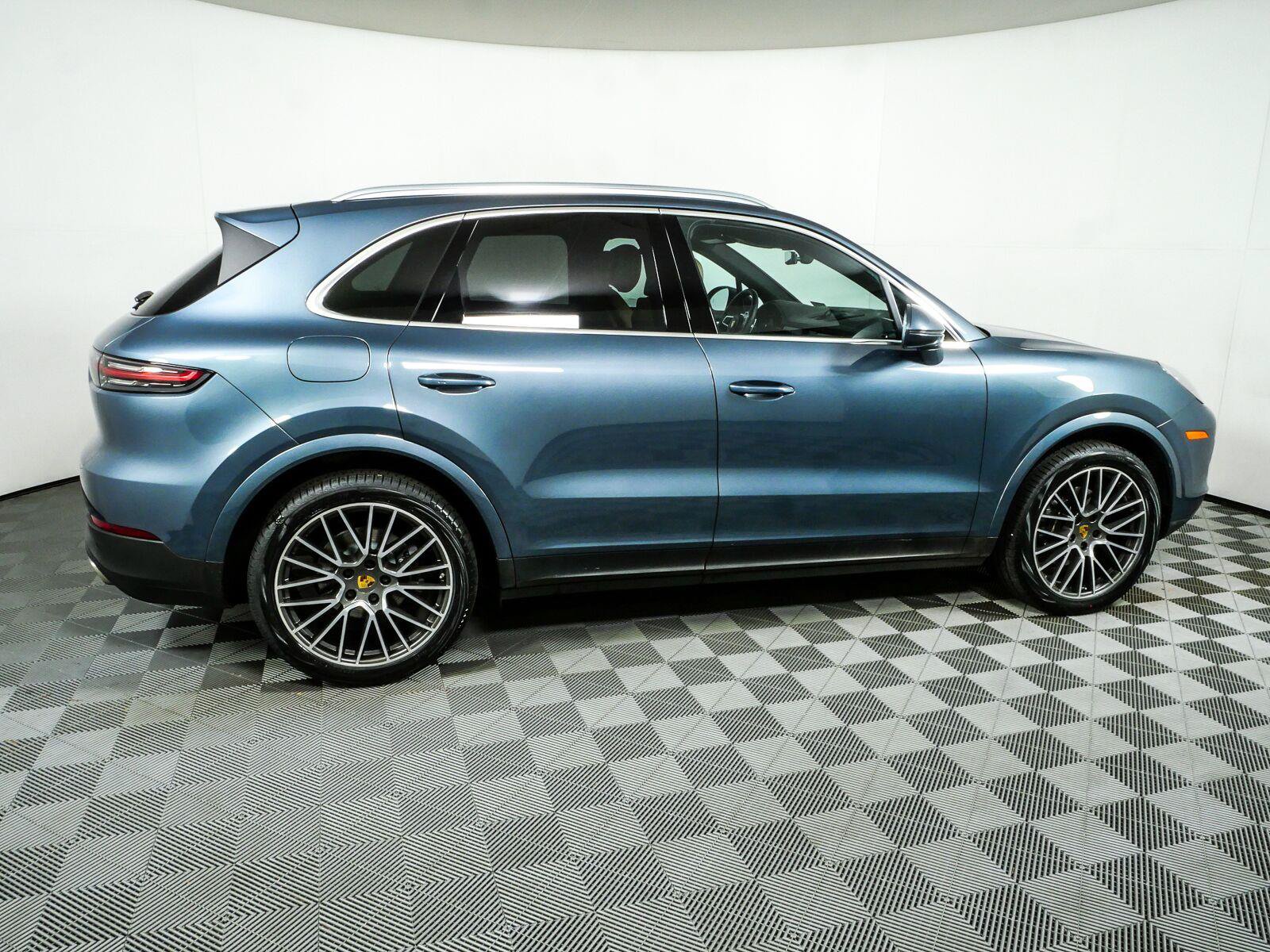 Certified 2020 Porsche Cayenne AWD/4WD image 2