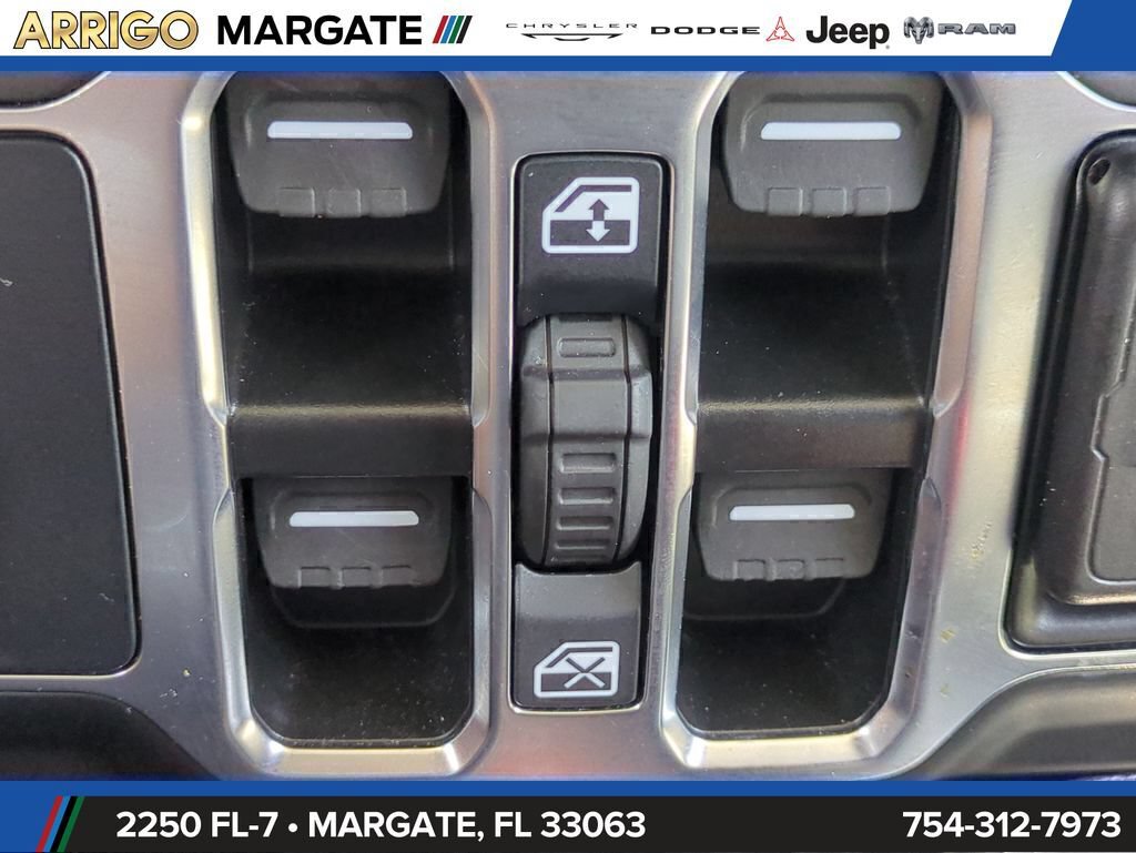 Used 2025 Jeep Wrangler Unlimited Sahara AWD/4WD image 24