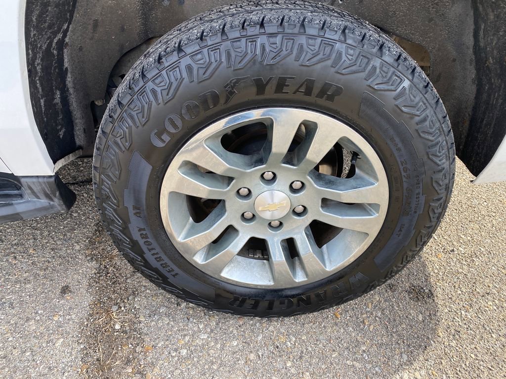 Used 2020 Chevrolet Suburban LT image 30