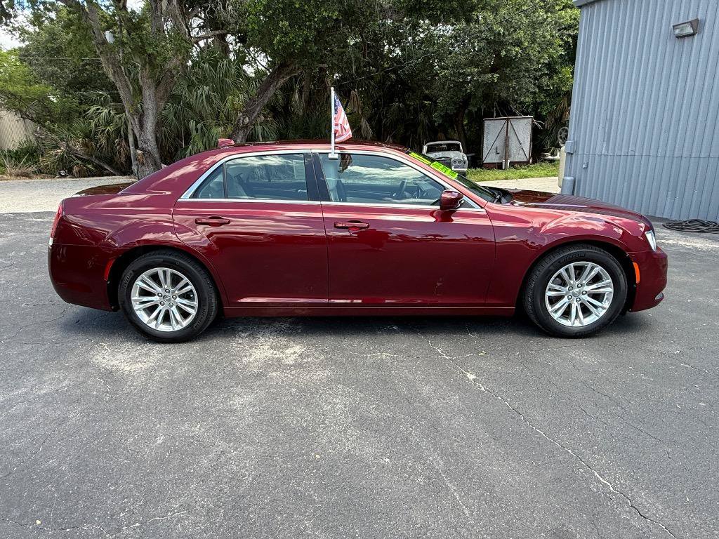 Used 2017 Chrysler 300 Limited RWD image 6