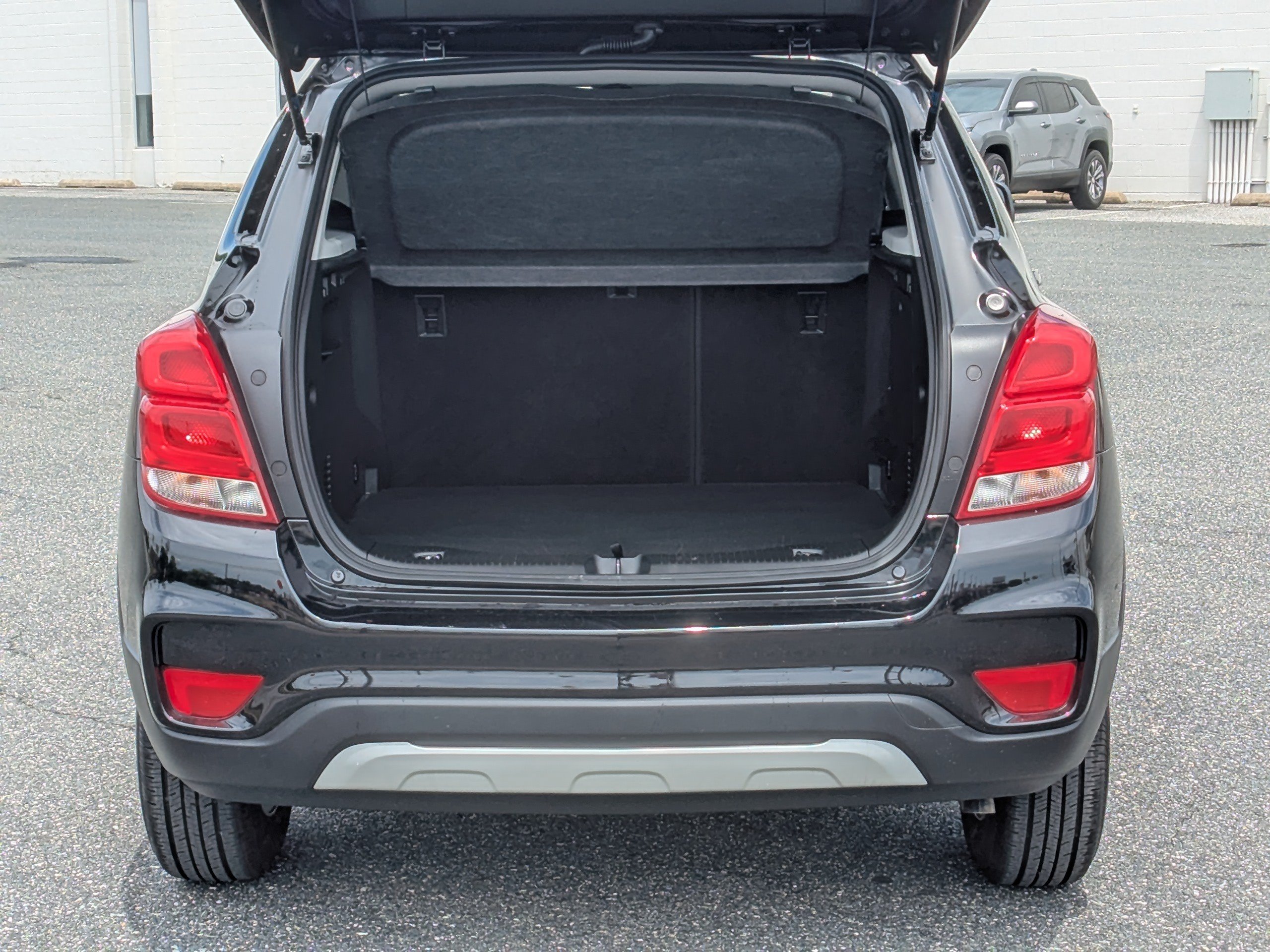 Used 2022 Chevrolet Trax LT w/ LT Convenience Package AWD/4WD image 8