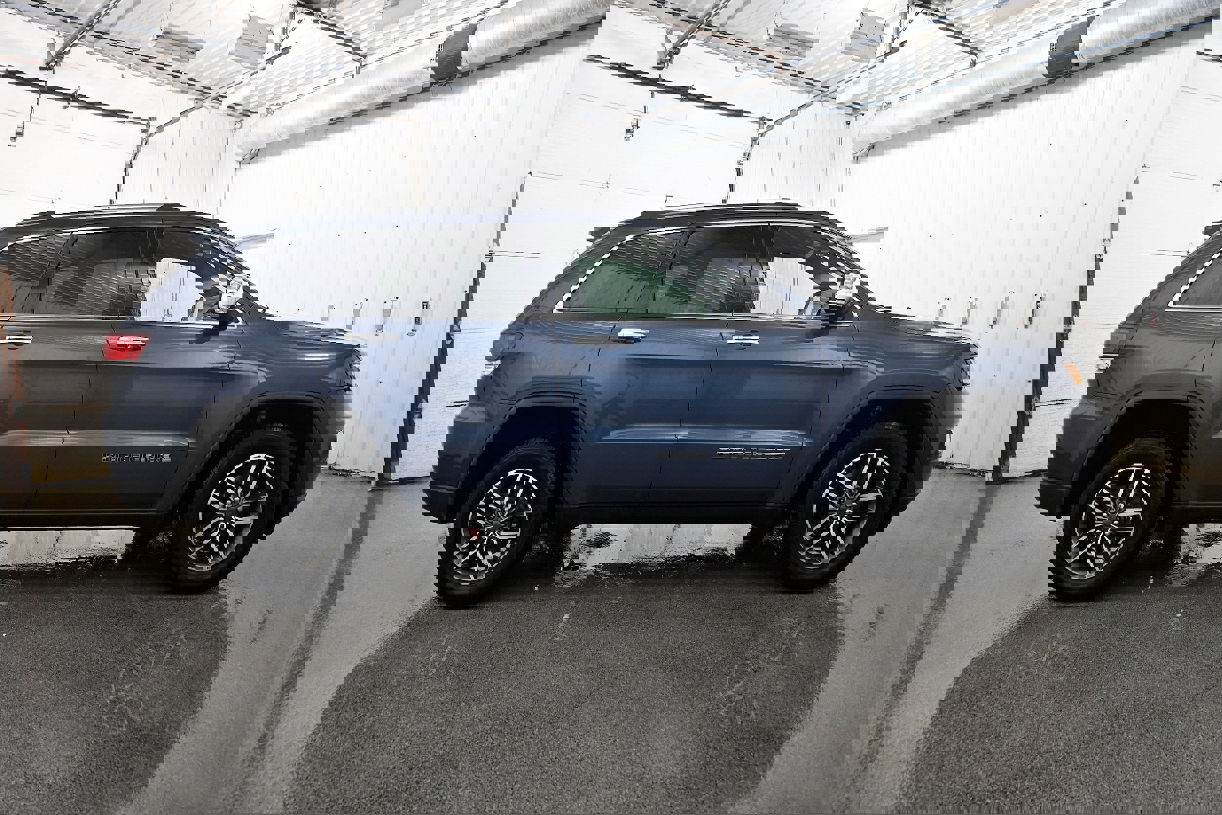 Used 2020 Jeep Grand Cherokee Limited w/ Premium Lighting Group image 35