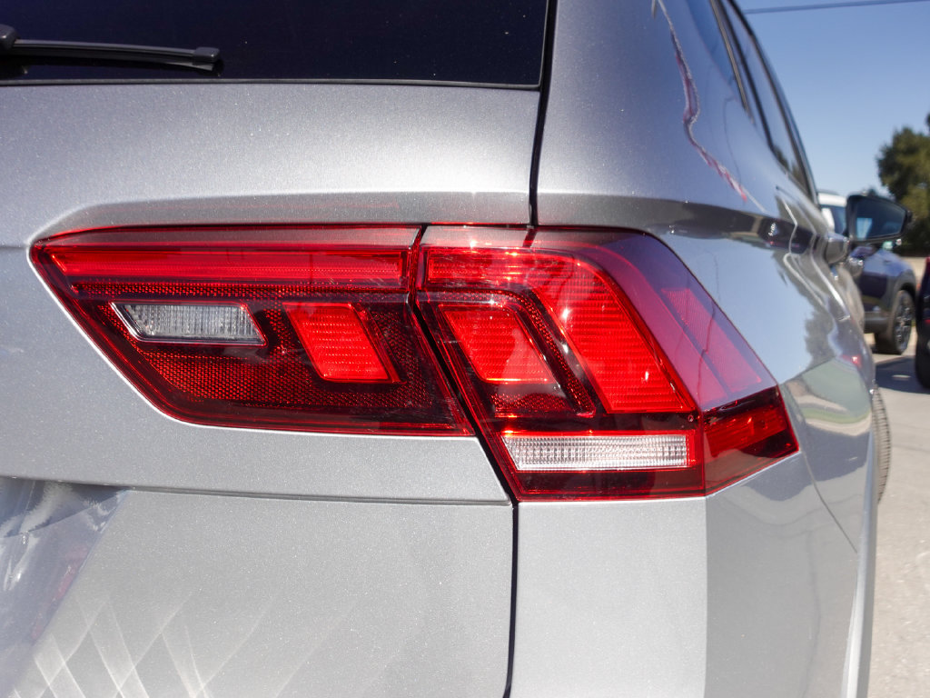 Used 2023 Volkswagen Tiguan SE R-Line FWD image 6
