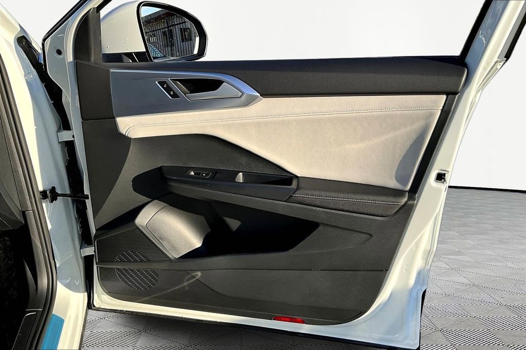 New 2026 Volkswagen Taos SE image 23
