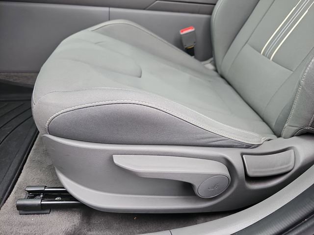 Used 2022 Hyundai Elantra SEL w/ Convenience Package FWD image 18