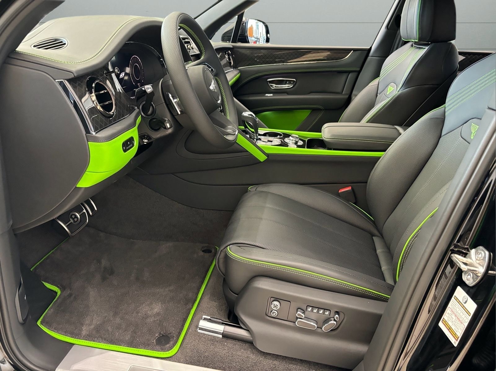 New 2025 Bentley Bentayga image 14