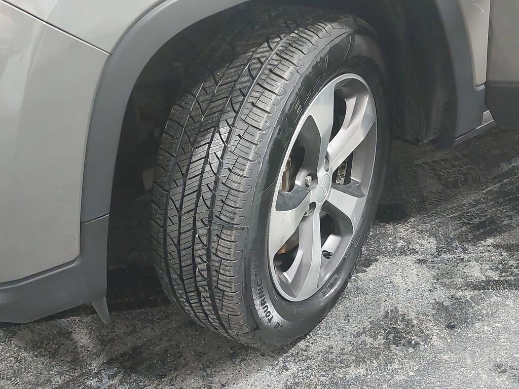 Used 2020 Jeep Cherokee Limited image 32