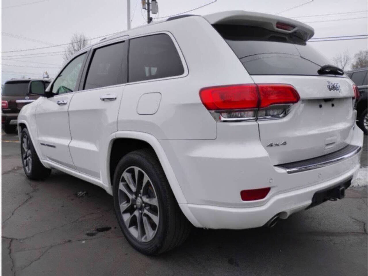 Used 2018 Jeep Grand Cherokee Overland AWD/4WD image 9