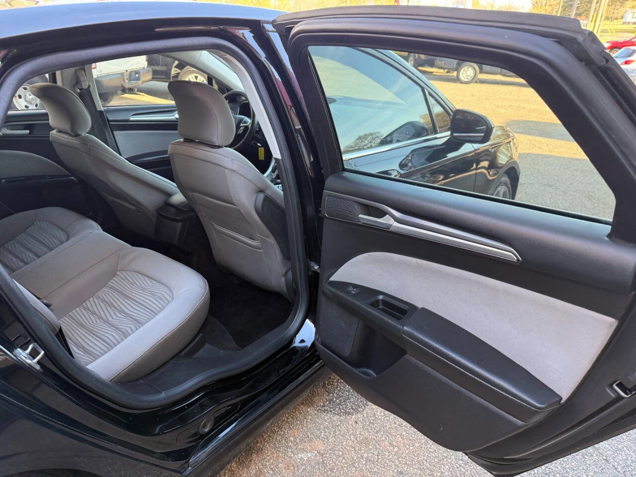 Used 2016 Ford Fusion S w/ Equipment Group 101A FWD image 14