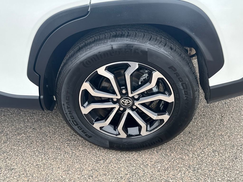 Used 2024 Toyota Corolla Cross SE w/ Moonroof Package image 39