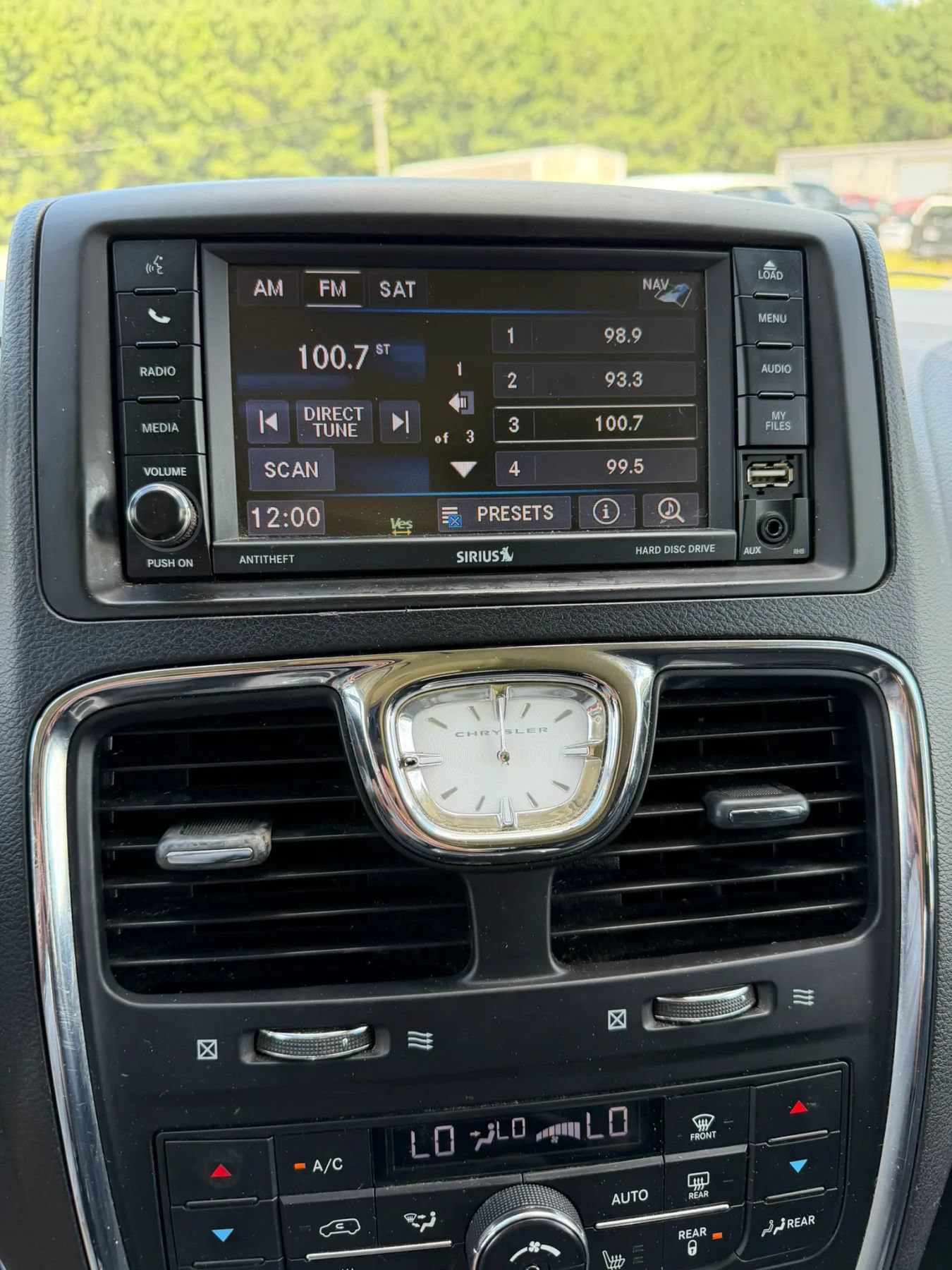 Used 2015 Chrysler Town & Country Limited FWD image 15
