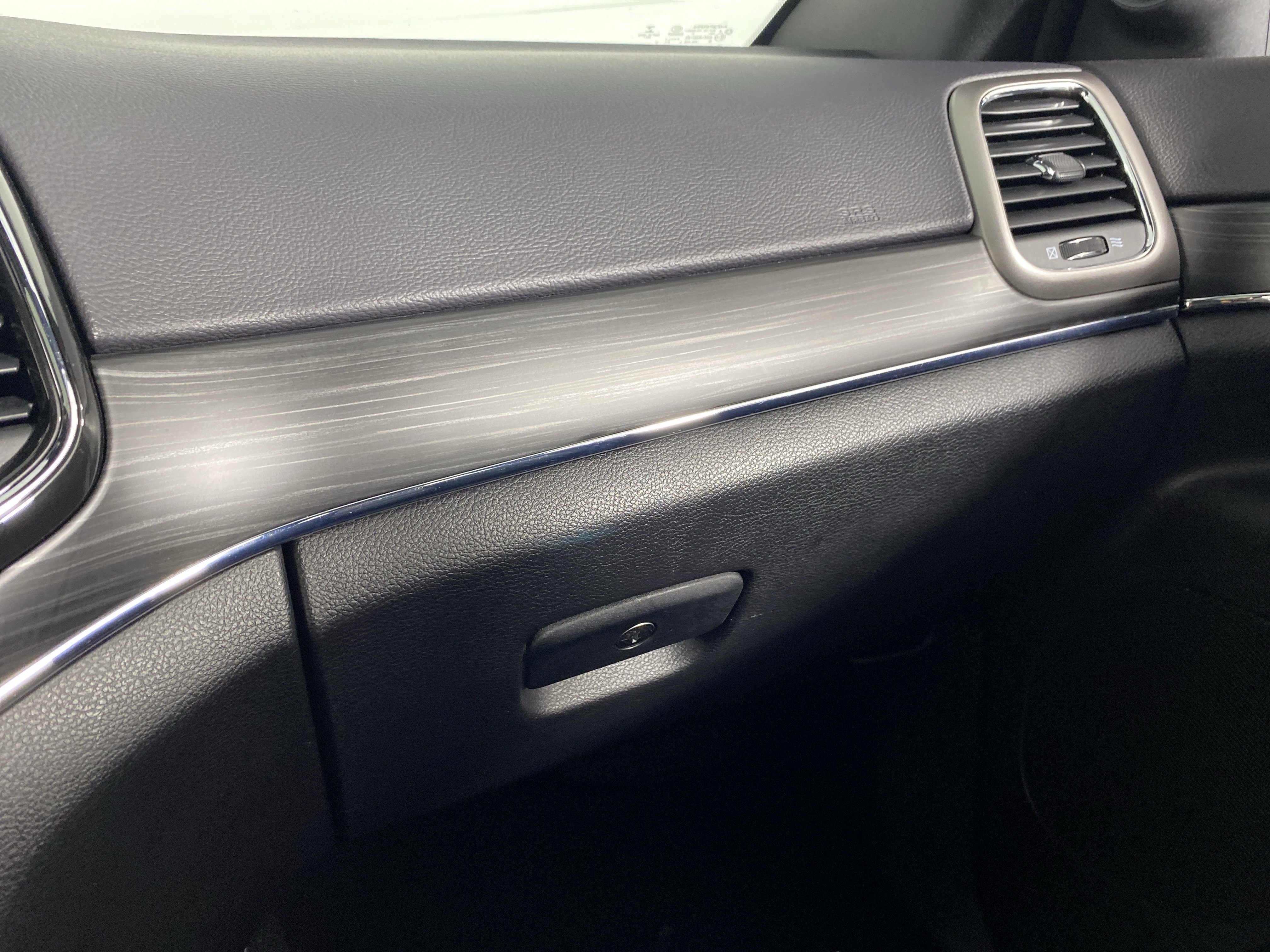 Used 2021 Jeep Grand Cherokee Limited w/ Sun & Sound Group AWD/4WD image 32