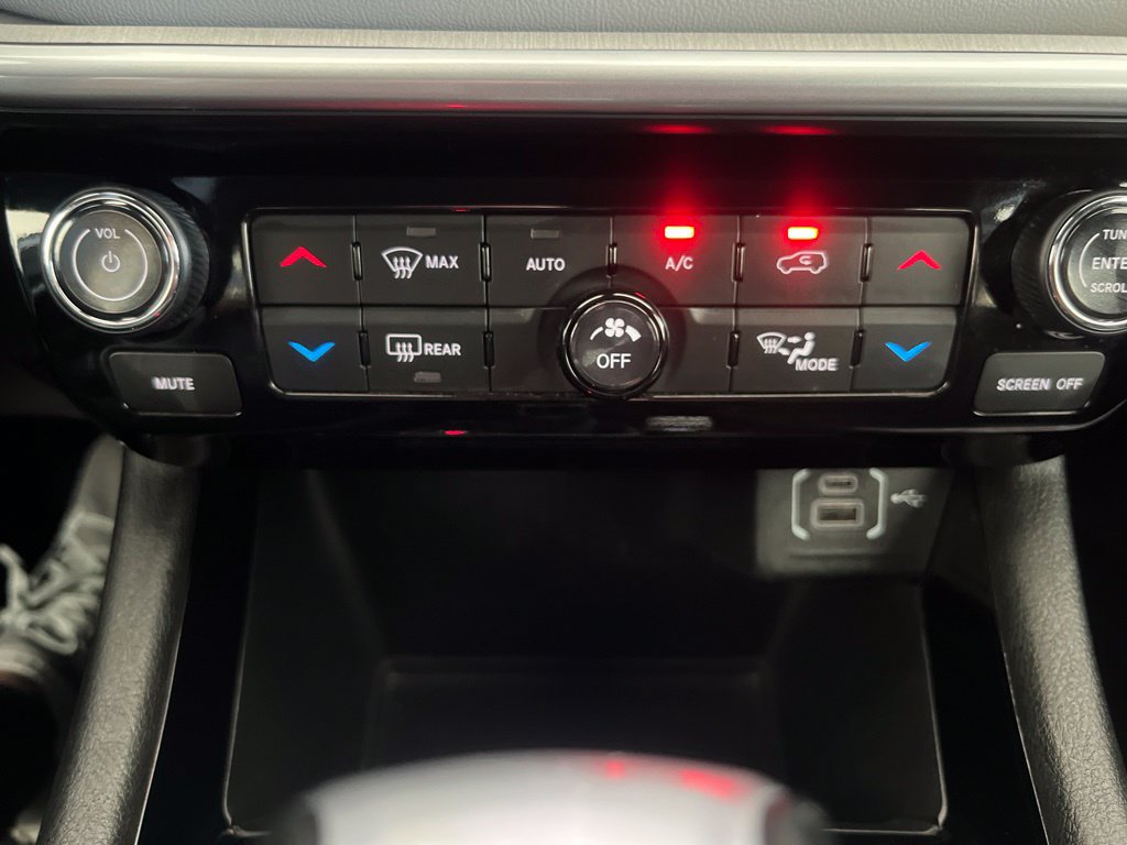 Used 2025 Jeep Compass Limited AWD/4WD image 39