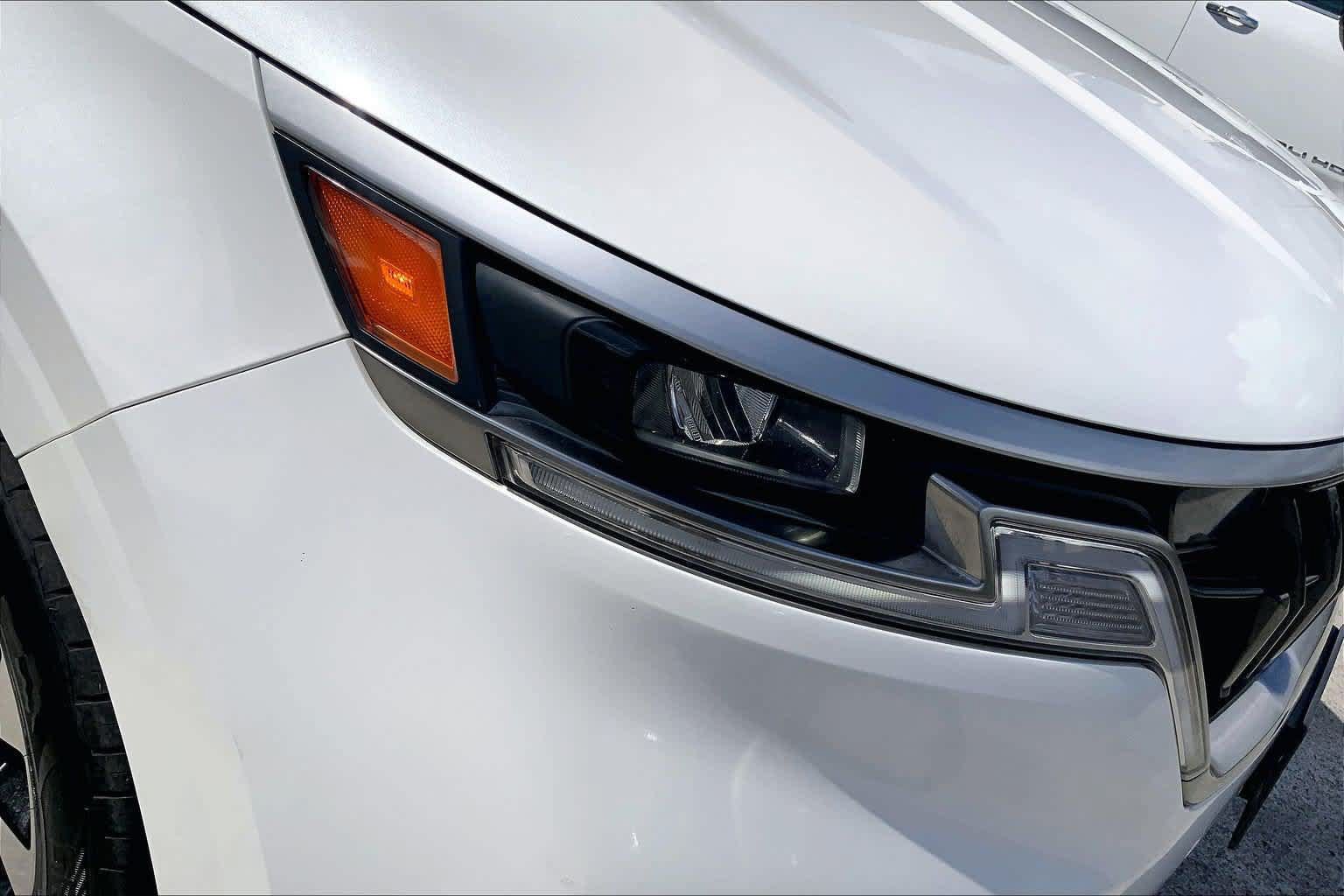 Used 2023 Kia Carnival EX FWD image 31