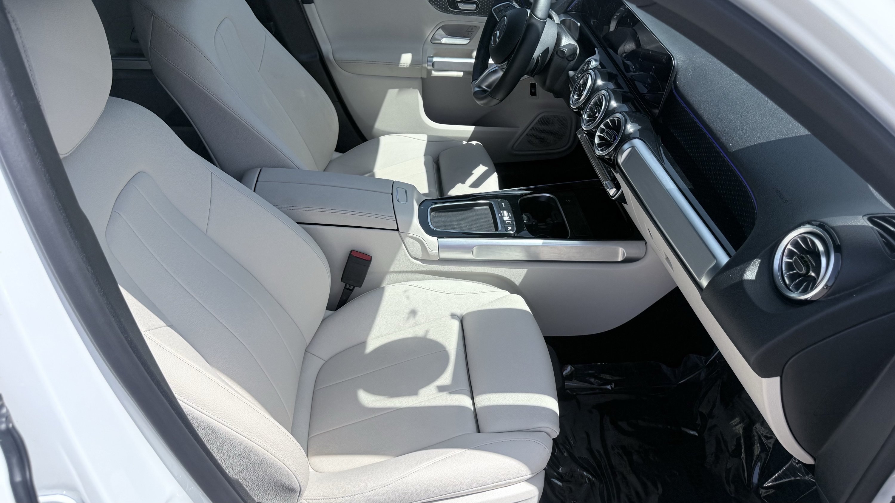 Used 2025 Mercedes-Benz GLB 250 image 44