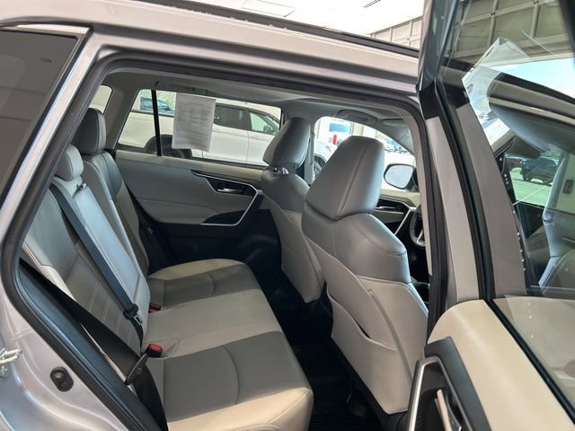 Used 2022 Toyota RAV4 XLE Premium AWD/4WD image 19