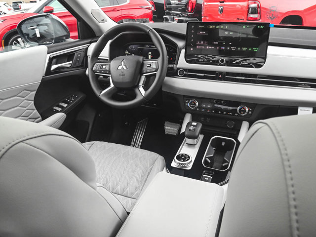 New 2025 Mitsubishi Outlander SEL image 33
