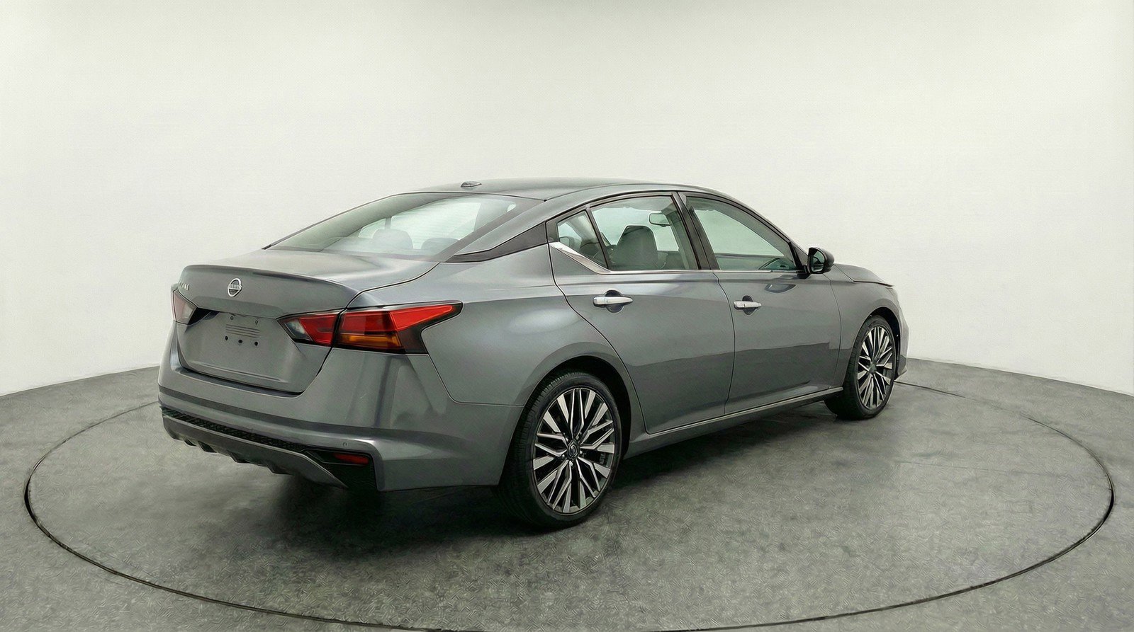 Used 2025 Nissan Altima 2.5 SV image 9