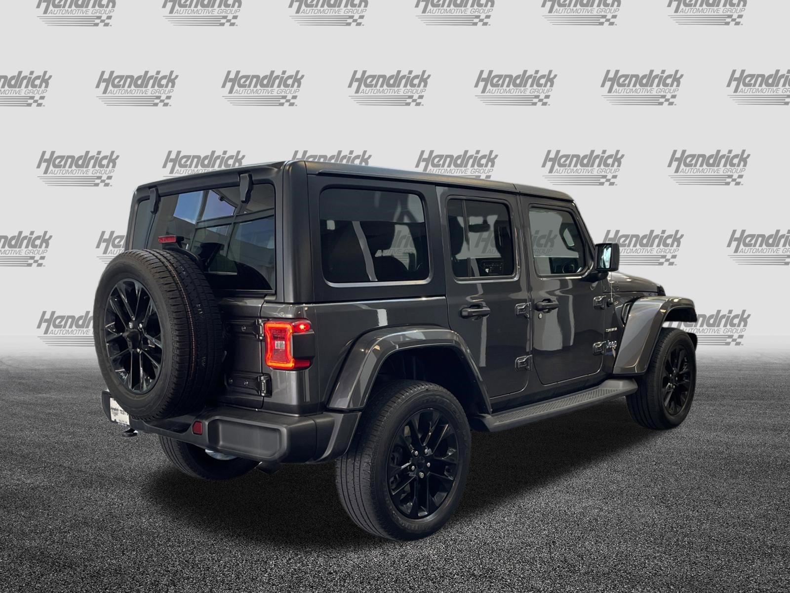 Used 2021 Jeep Wrangler Unlimited Sahara w/ Cold Weather Group AWD/4WD image 10