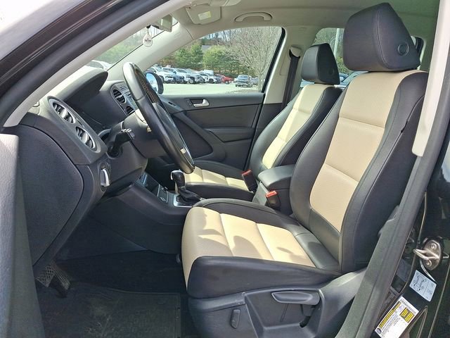 Used 2016 Volkswagen Tiguan S image 2