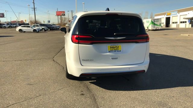 Used 2024 Chrysler Pacifica Touring-L image 7