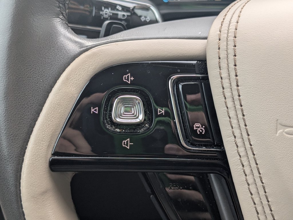 Used 2022 Lincoln Aviator Reserve w/ Equipment Group 201A AWD/4WD image 11