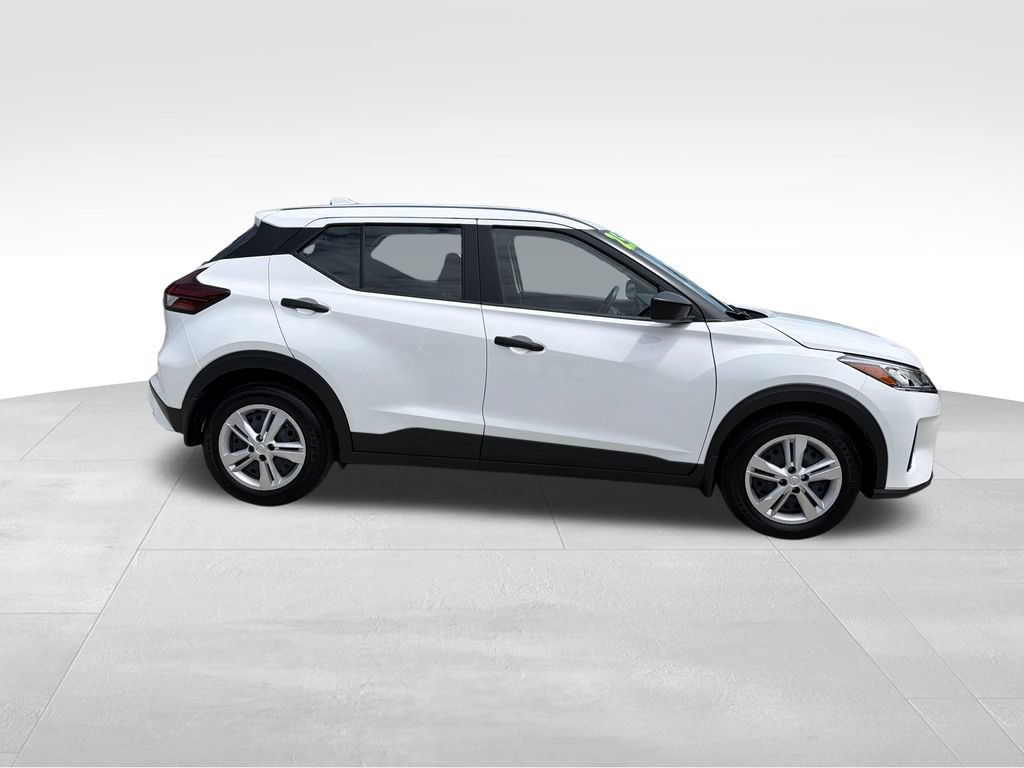 Certified 2025 Nissan Kicks Play S FWD image 9
